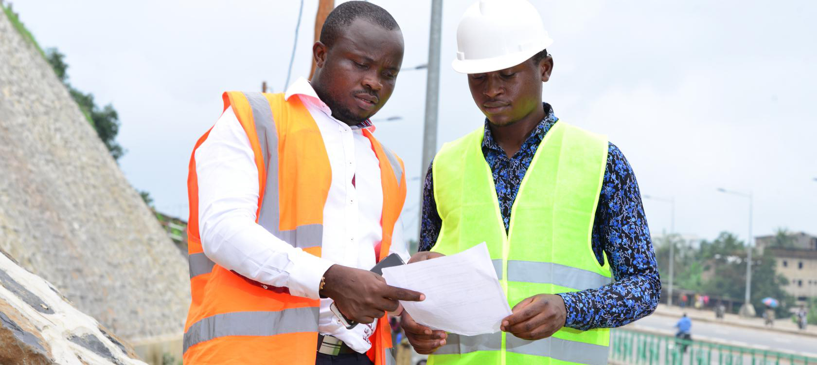 travailler avec des camerounais